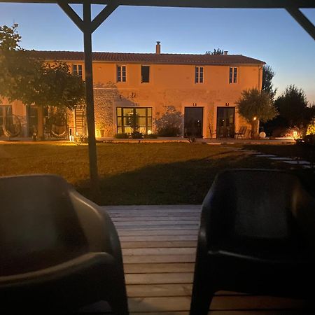 エグファイユ・ドニ La Chaumeauniere Bed & Breakfast エクステリア 写真