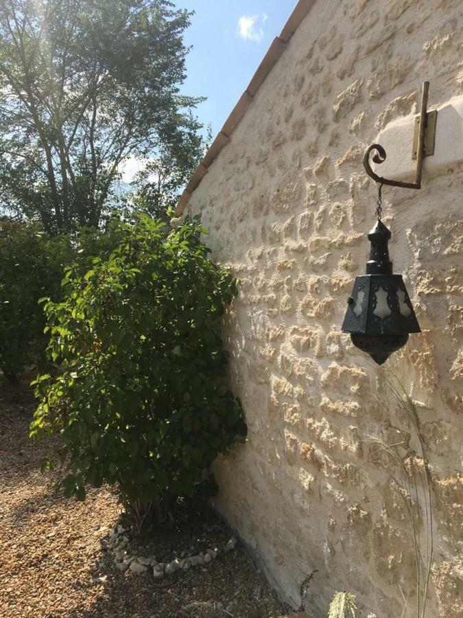 エグファイユ・ドニ La Chaumeauniere Bed & Breakfast エクステリア 写真